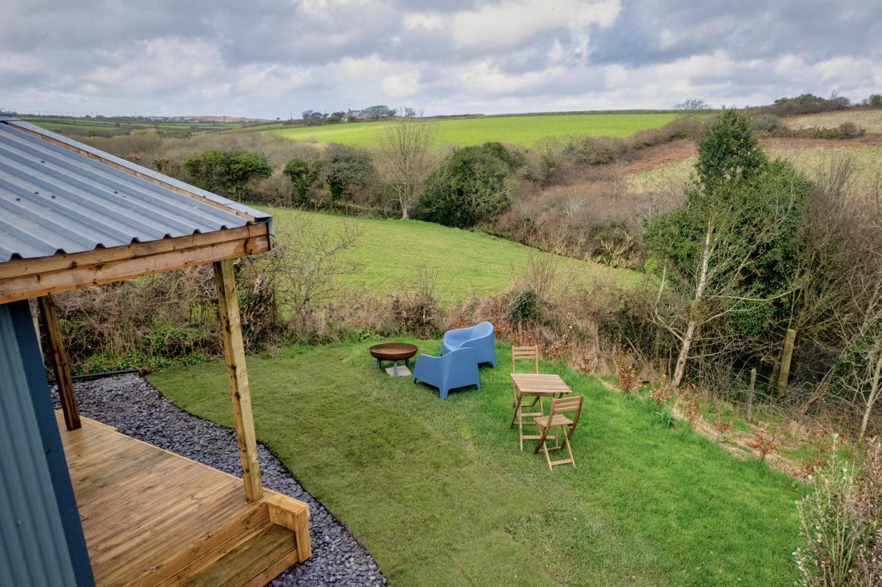 Luxury Glamping Cabin With Outdoor Bath On Cornish Flower Farm Truro Exterior foto