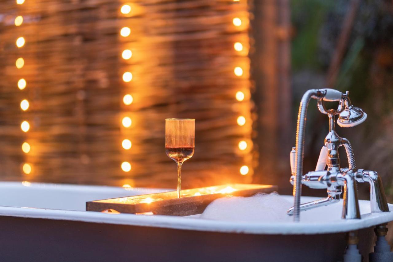 Luxury Glamping Cabin With Outdoor Bath On Cornish Flower Farm Truro Exterior foto